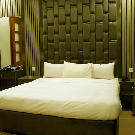 איסלמאבד Hayat Grand Guest House מראה חיצוני תמונה
