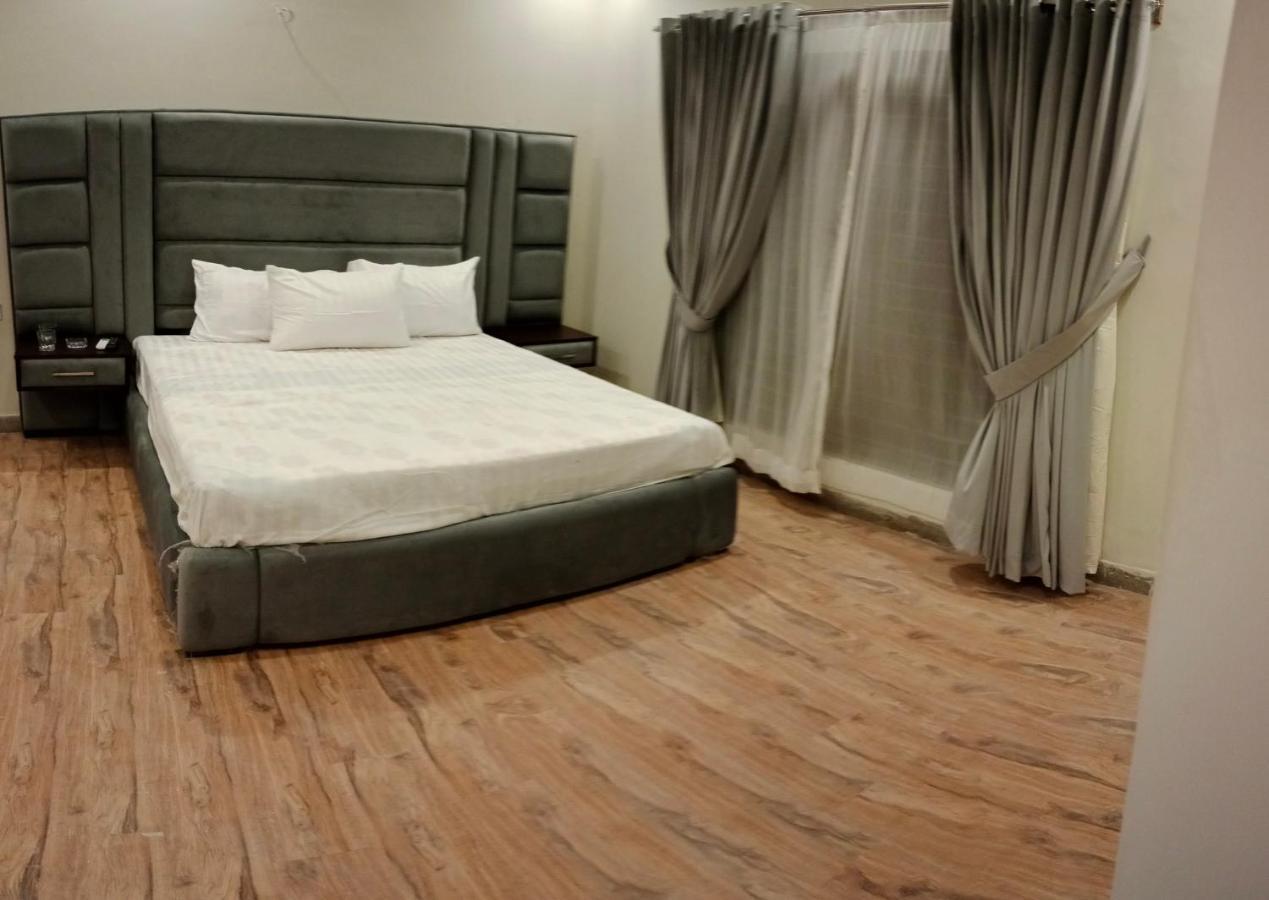 איסלמאבד Hayat Grand Guest House מראה חיצוני תמונה