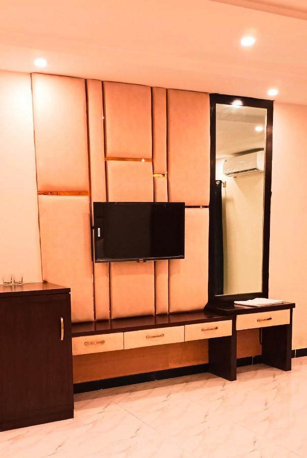 איסלמאבד Hayat Grand Guest House מראה חיצוני תמונה