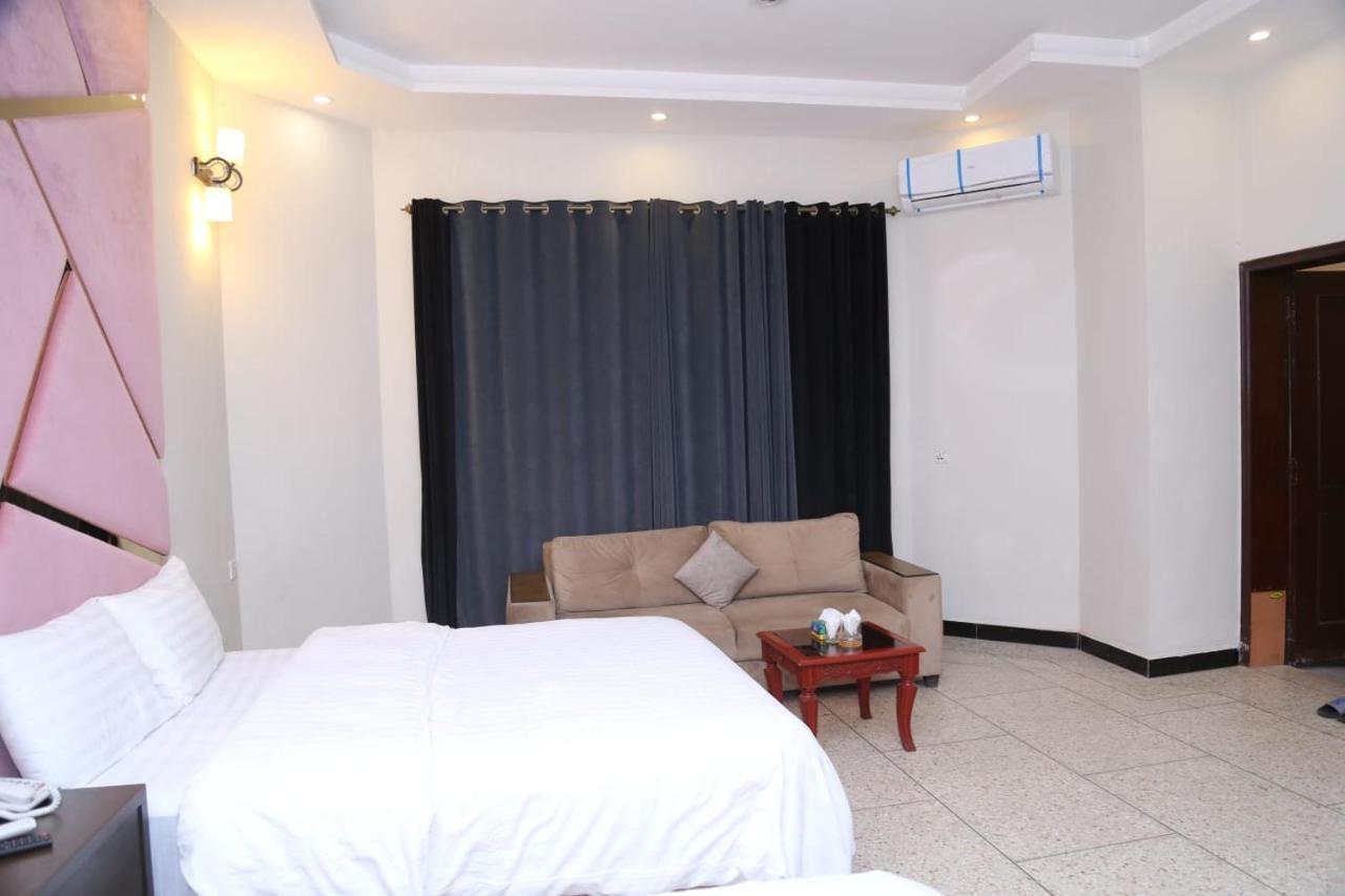 איסלמאבד Hayat Grand Guest House מראה חיצוני תמונה