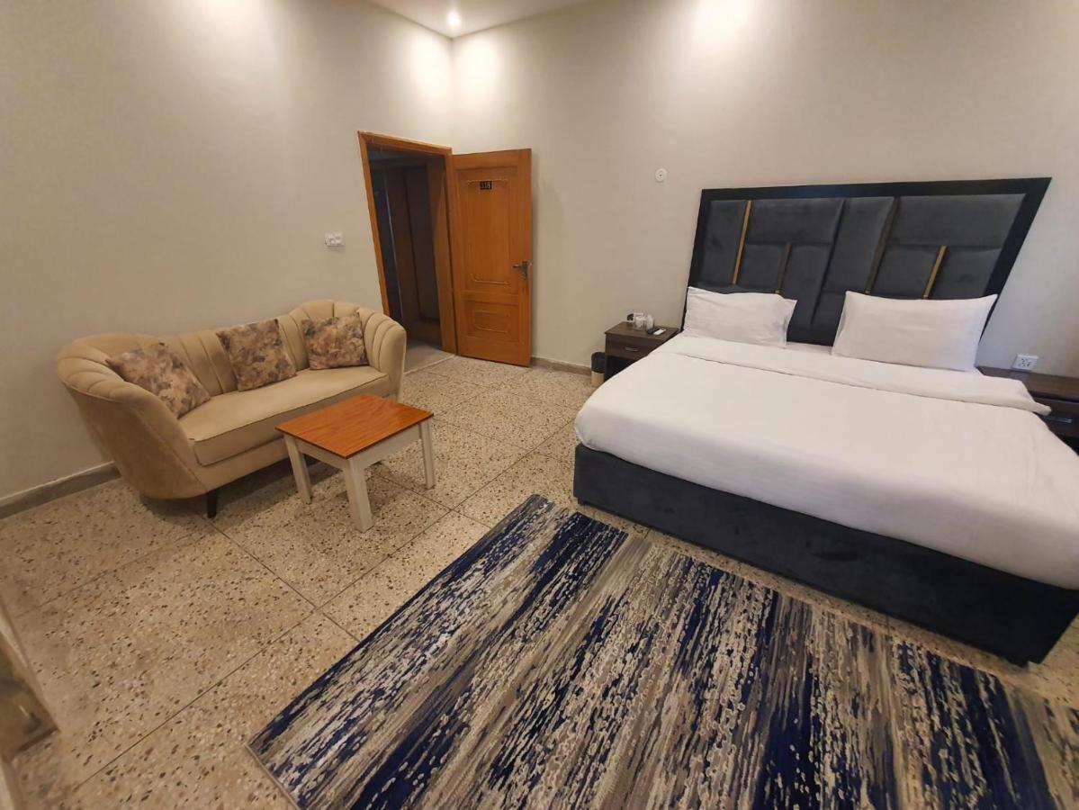 איסלמאבד Hayat Grand Guest House מראה חיצוני תמונה